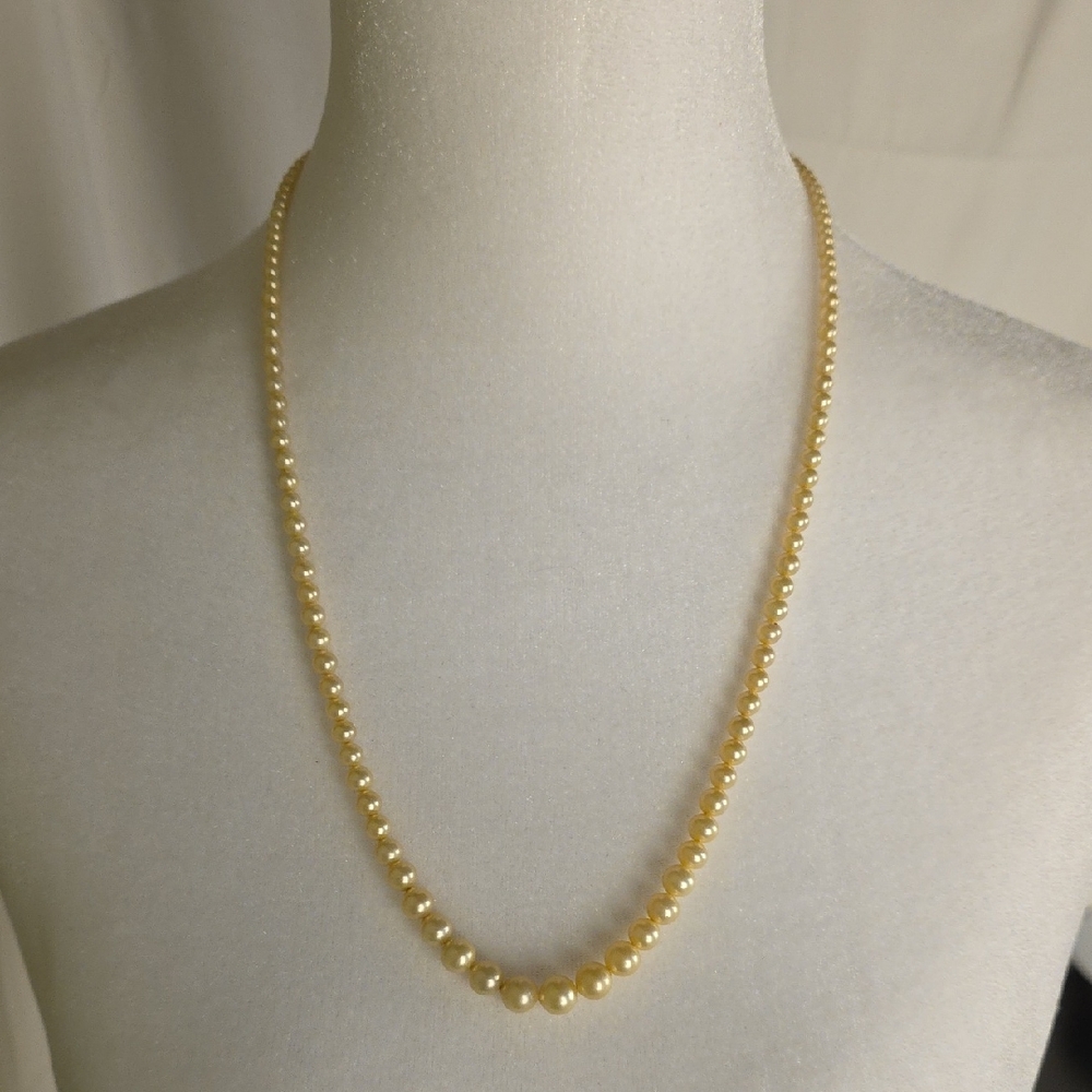 Vintage Elegant Faux Pearl Necklace